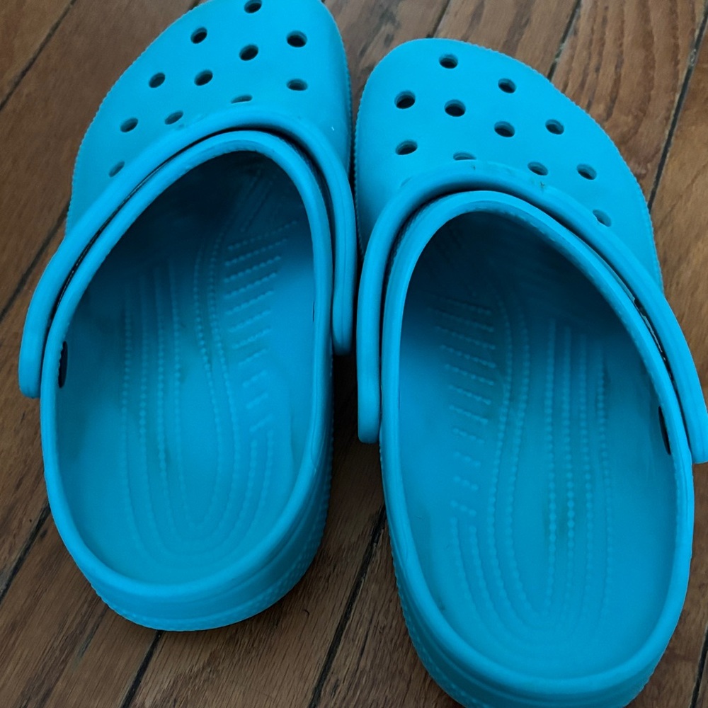 CROCS adult Vibrant Blue Sandals - Picture 2 of 3